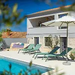 Casa Juno بوريتش